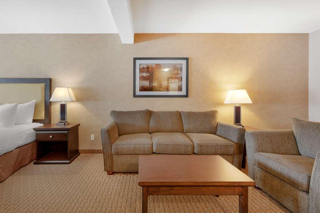 Best Western Plus Emerald Isle Hotel Sidney Room photo