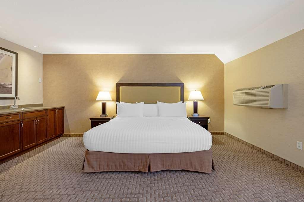 Best Western Plus Emerald Isle Hotel Sidney Room photo