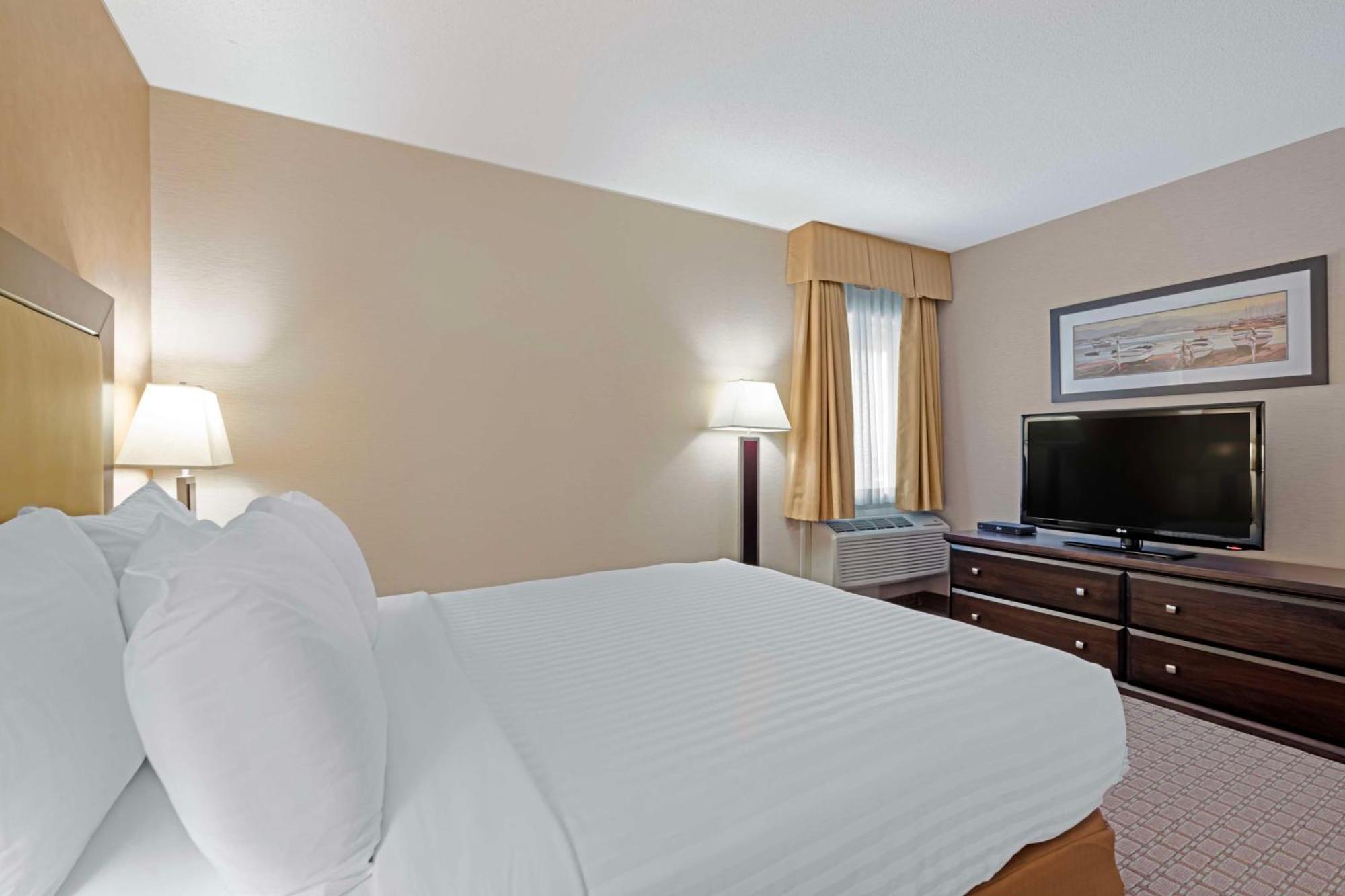 Best Western Plus Emerald Isle Hotel Sidney Exterior photo