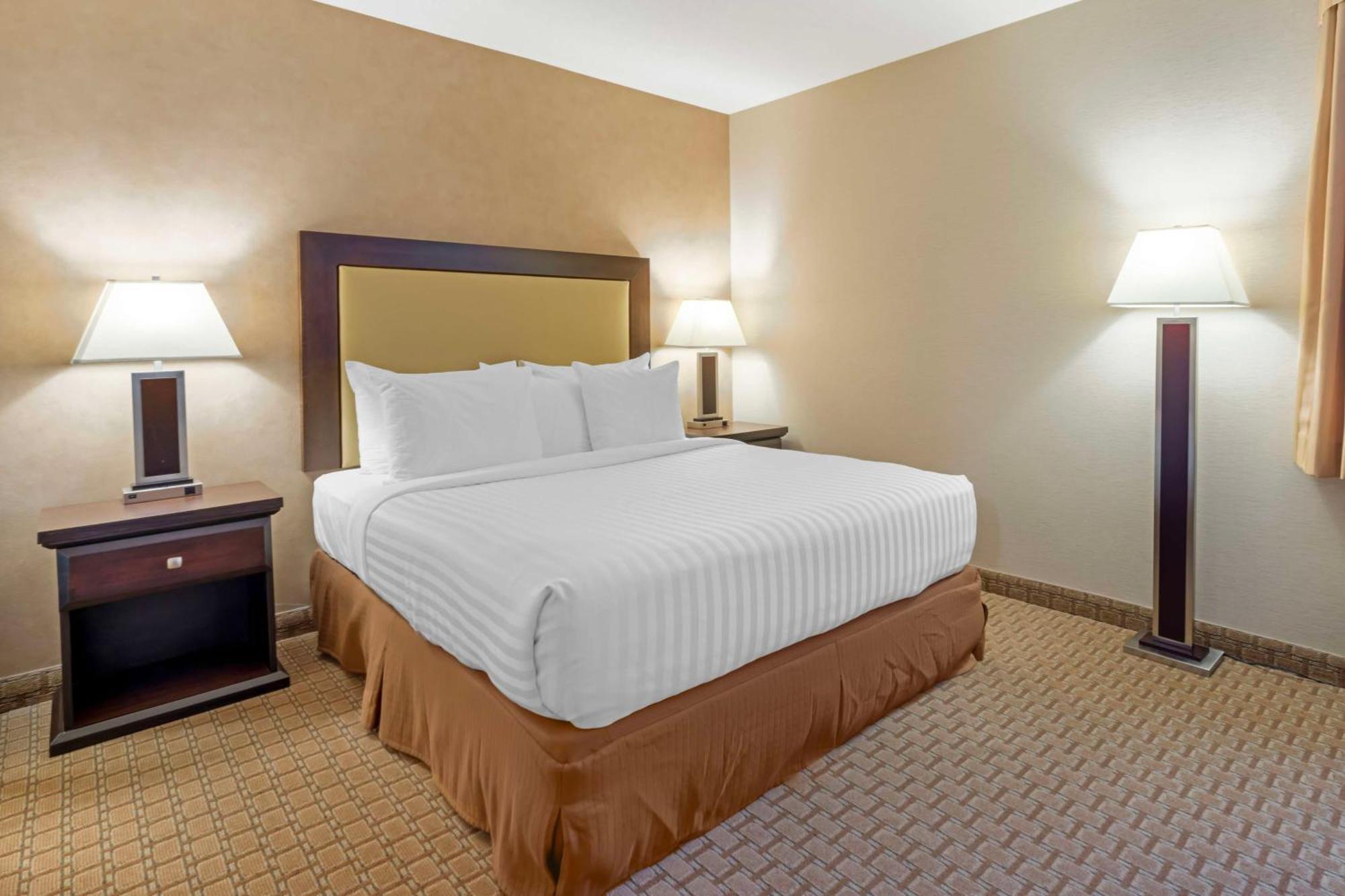 Best Western Plus Emerald Isle Hotel Sidney Exterior photo