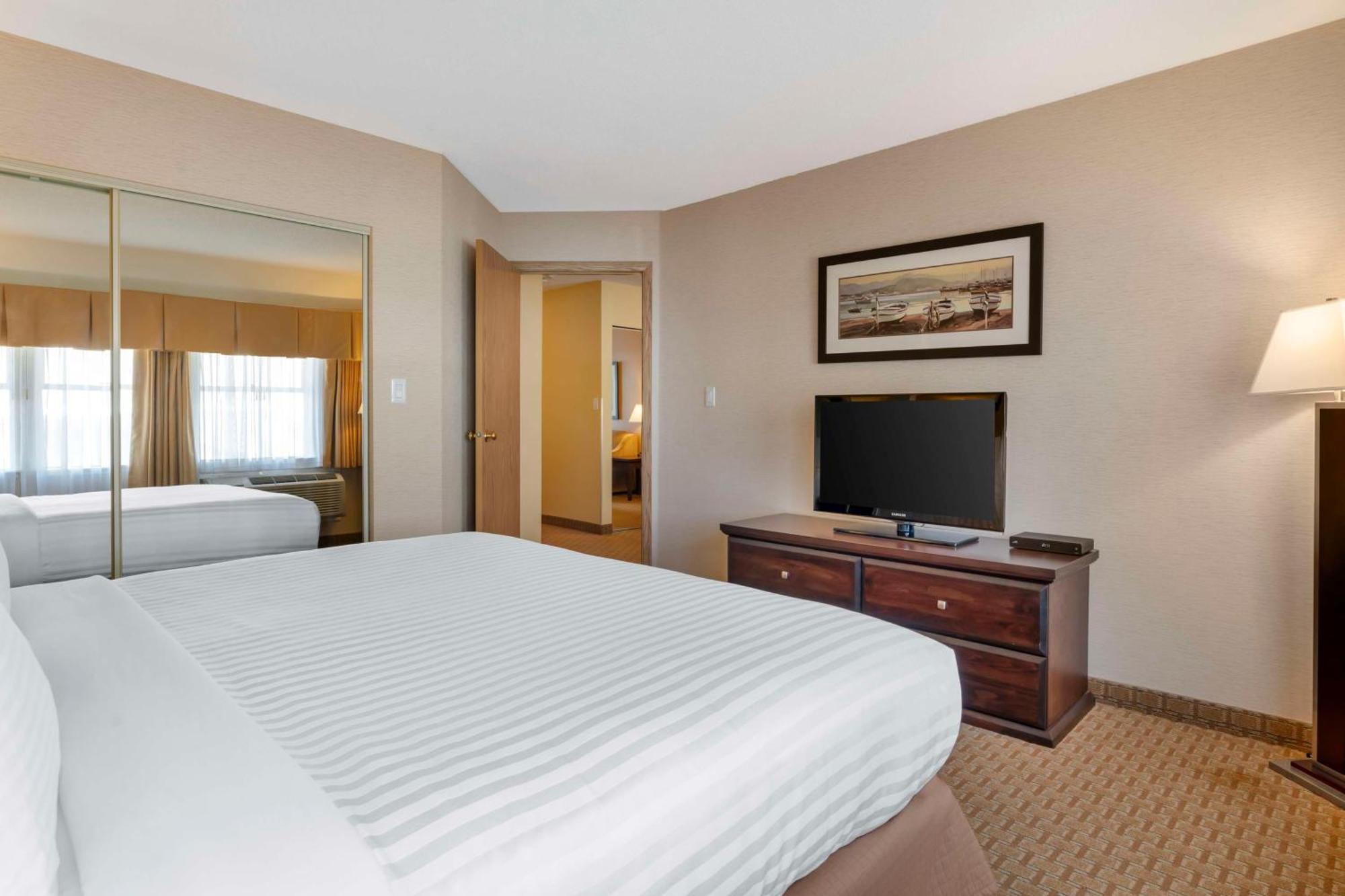 Best Western Plus Emerald Isle Hotel Sidney Exterior photo