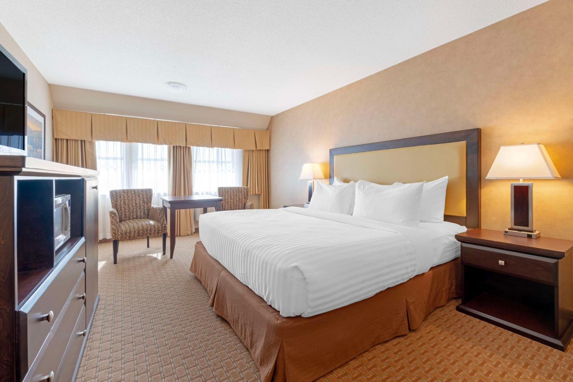 Best Western Plus Emerald Isle Hotel Sidney Exterior photo