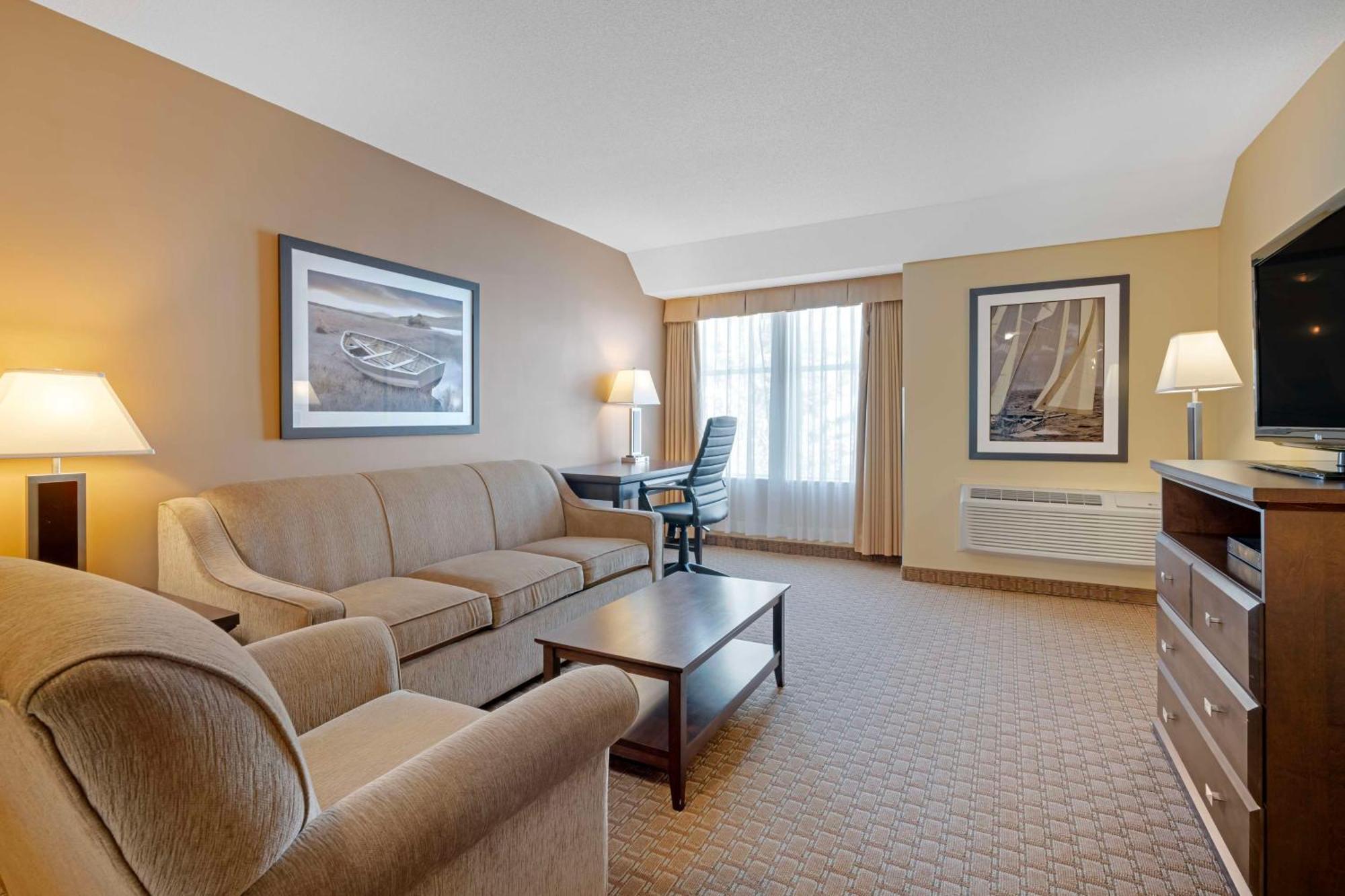 Best Western Plus Emerald Isle Hotel Sidney Exterior photo