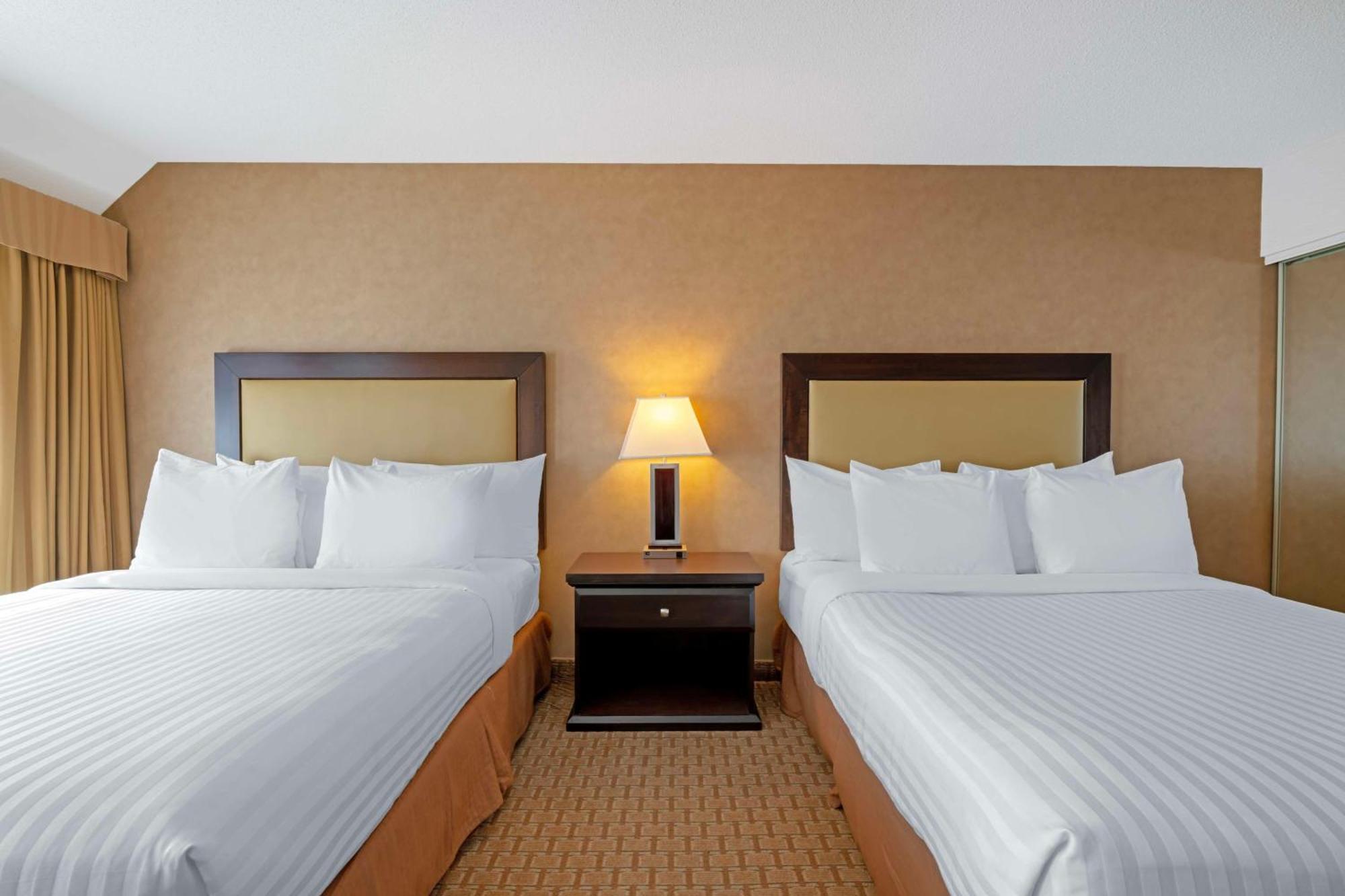 Best Western Plus Emerald Isle Hotel Sidney Exterior photo