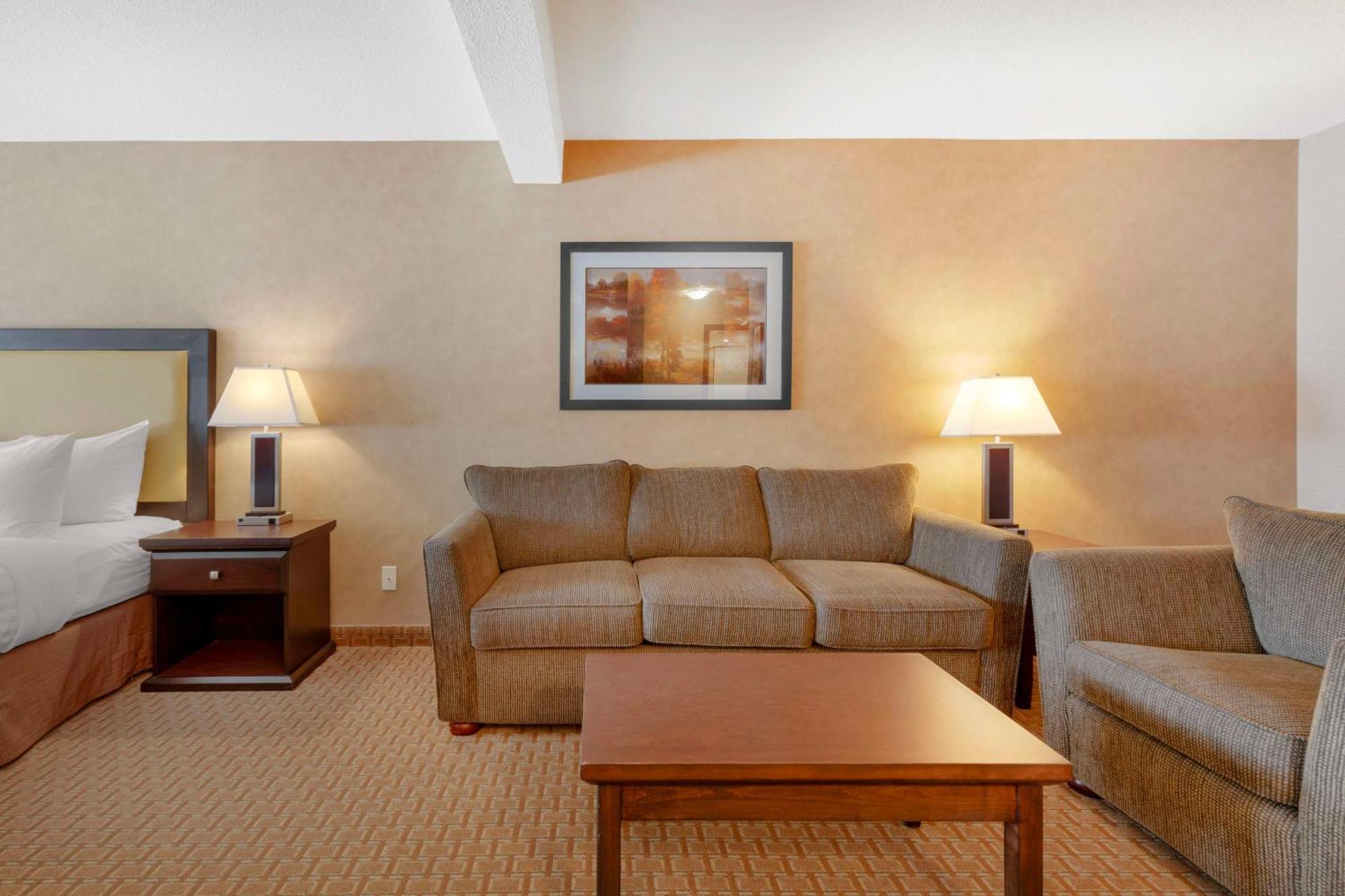 Best Western Plus Emerald Isle Hotel Sidney Exterior photo