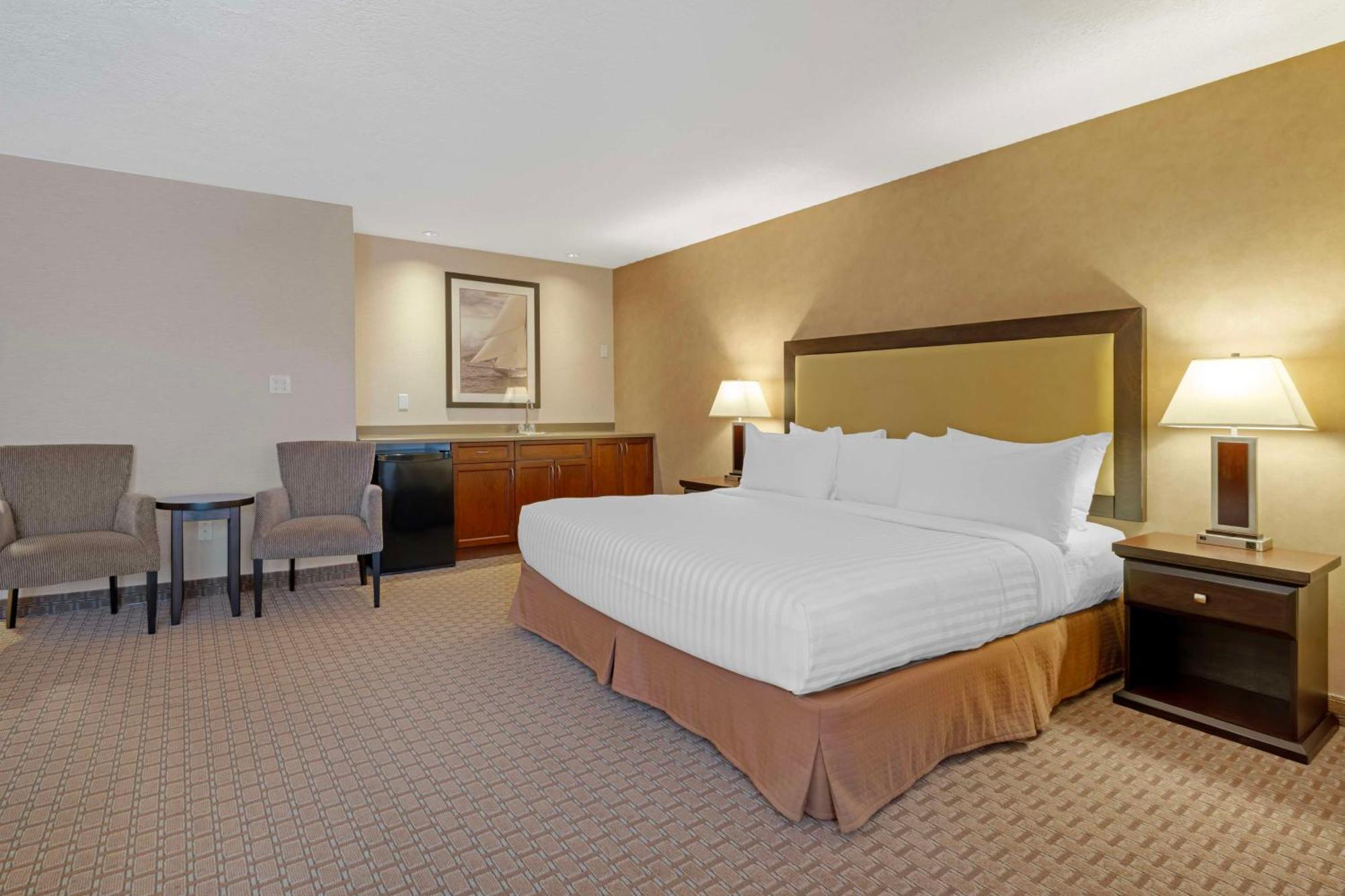 Best Western Plus Emerald Isle Hotel Sidney Exterior photo