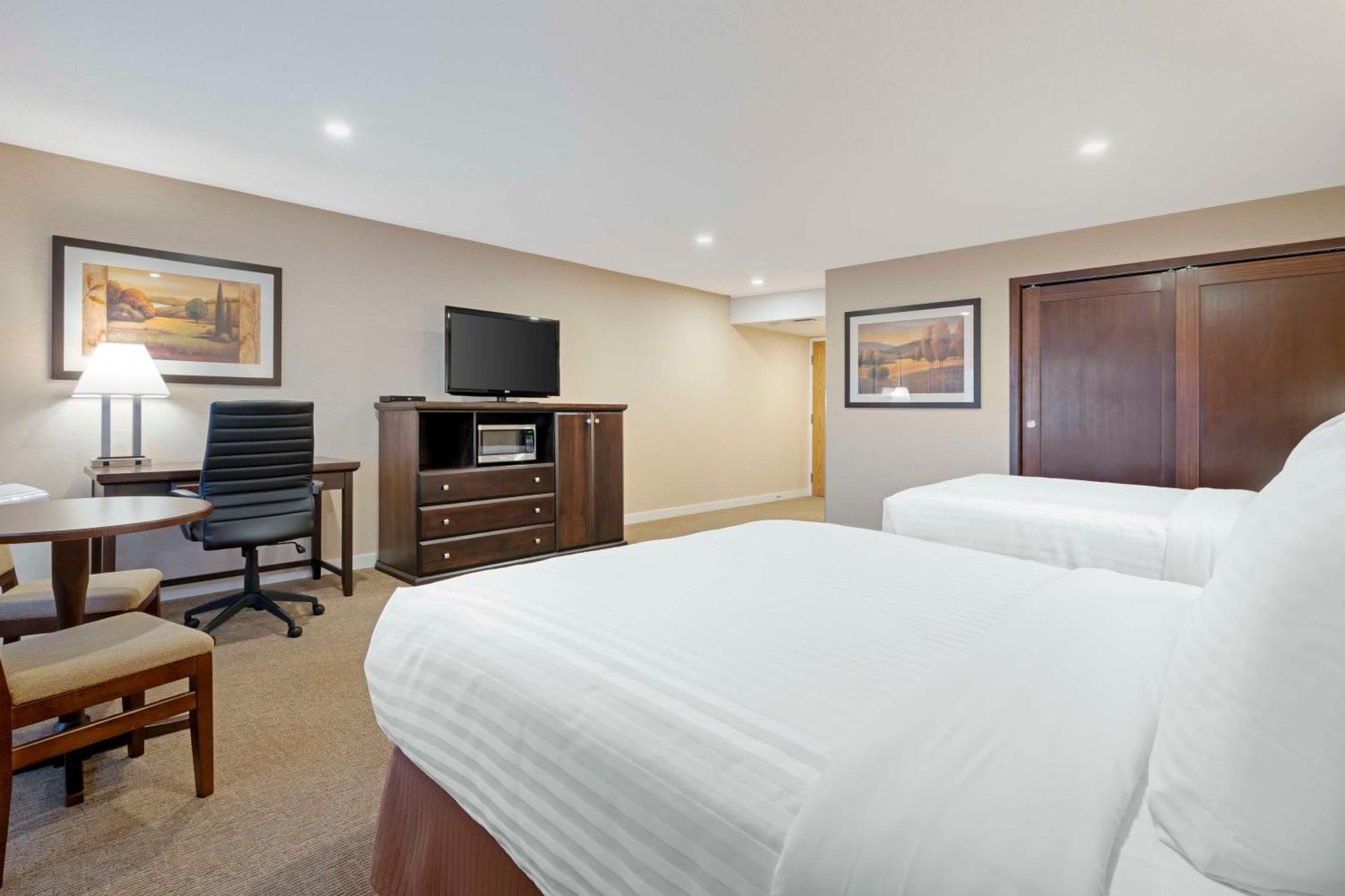 Best Western Plus Emerald Isle Hotel Sidney Exterior photo