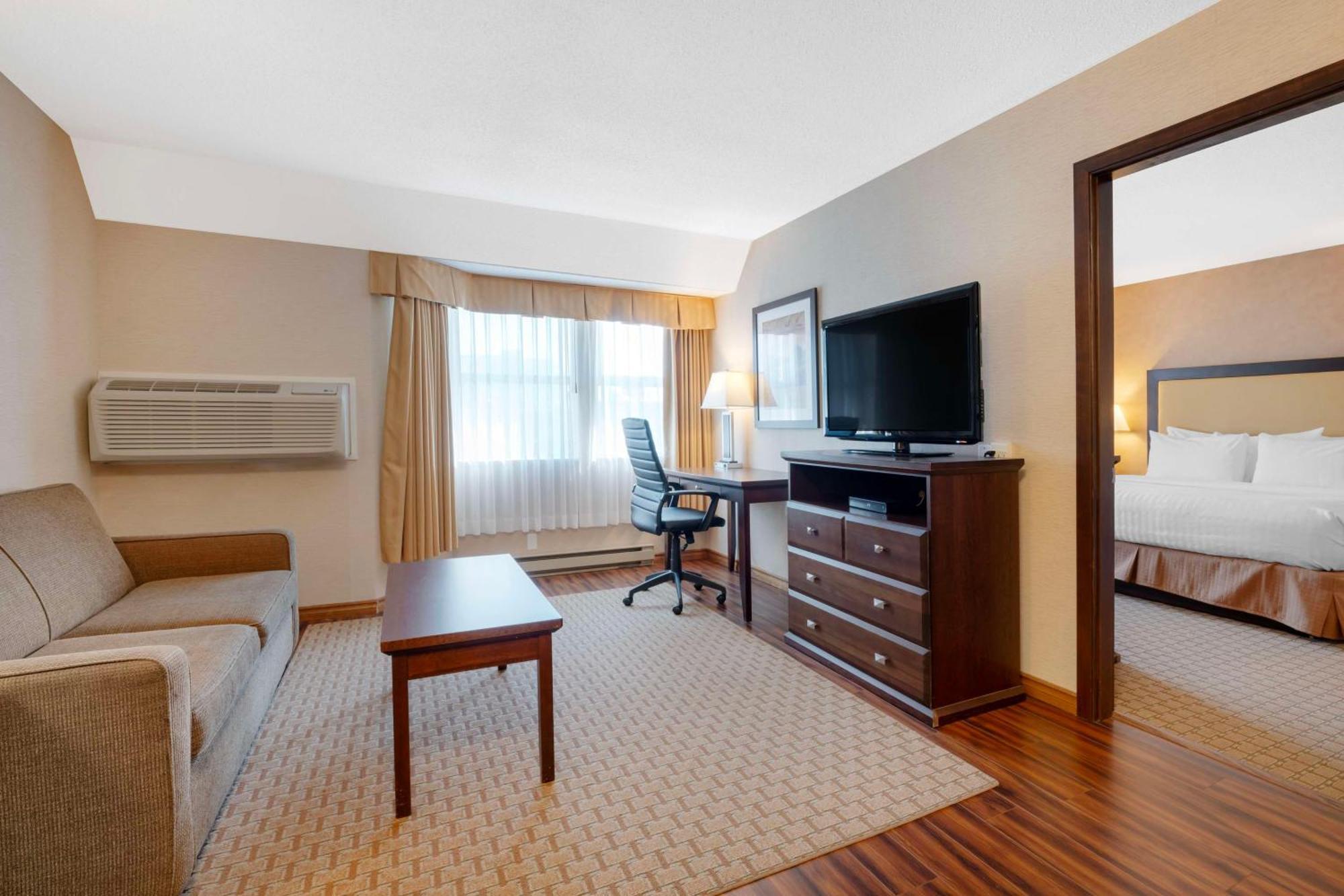 Best Western Plus Emerald Isle Hotel Sidney Exterior photo