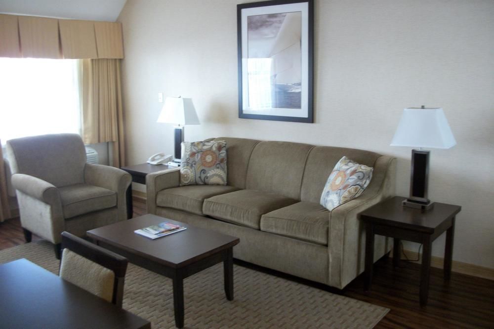 Best Western Plus Emerald Isle Hotel Sidney Exterior photo