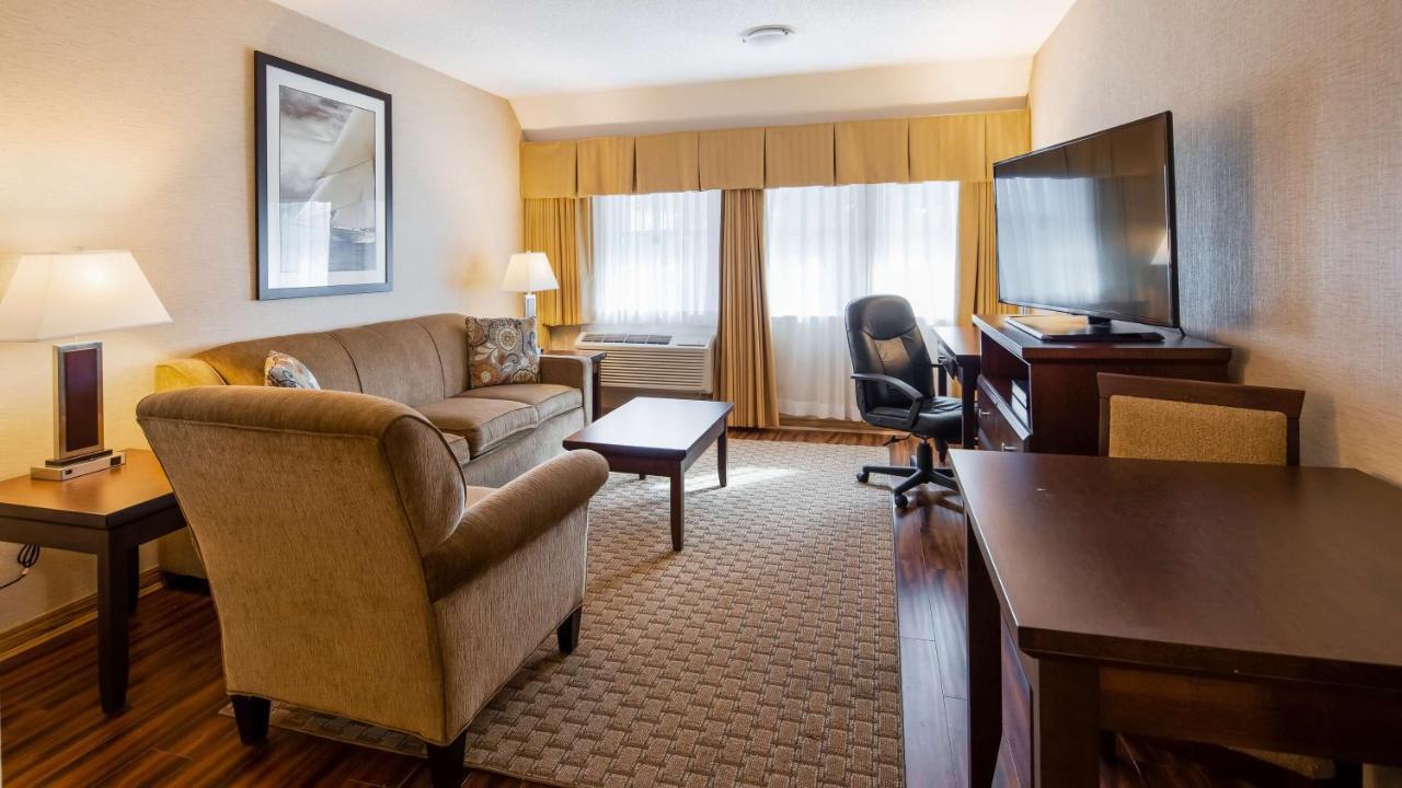 Best Western Plus Emerald Isle Hotel Sidney Exterior photo