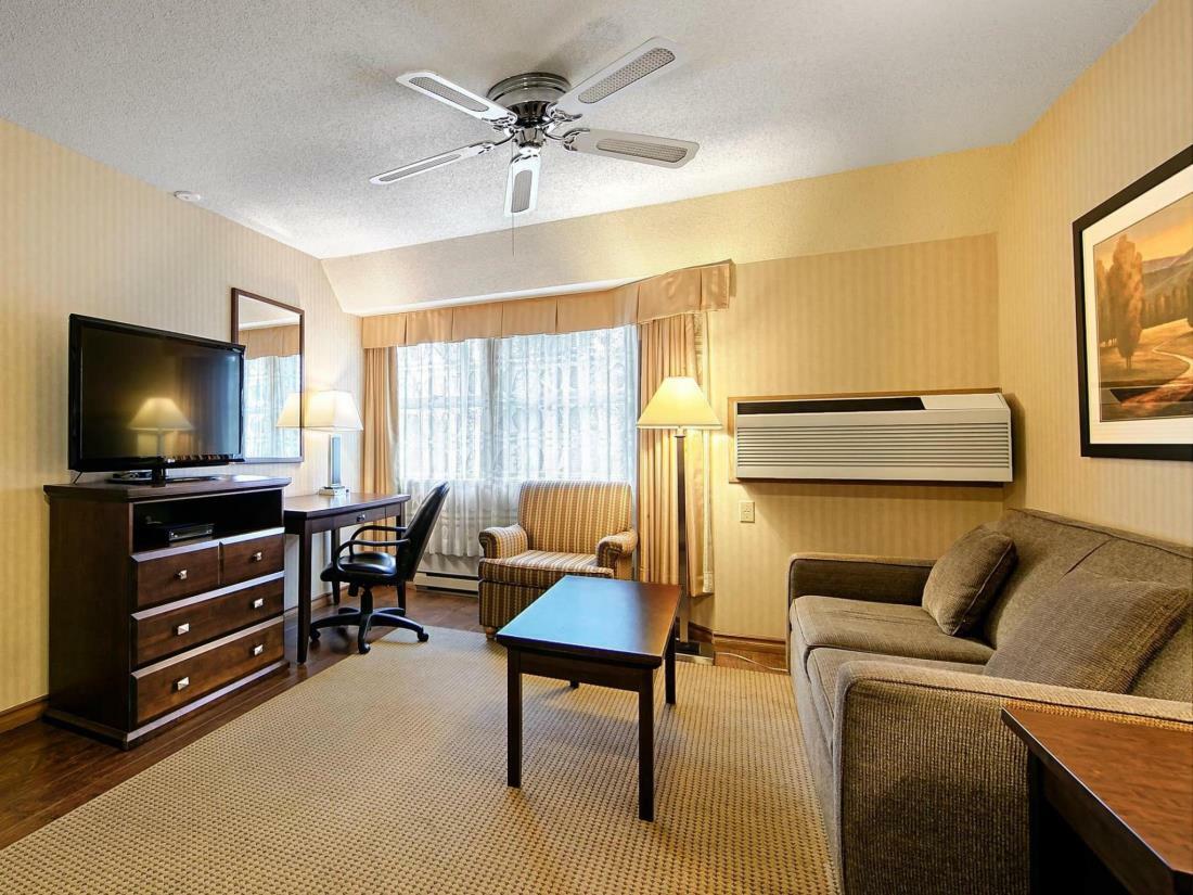Best Western Plus Emerald Isle Hotel Sidney Exterior photo